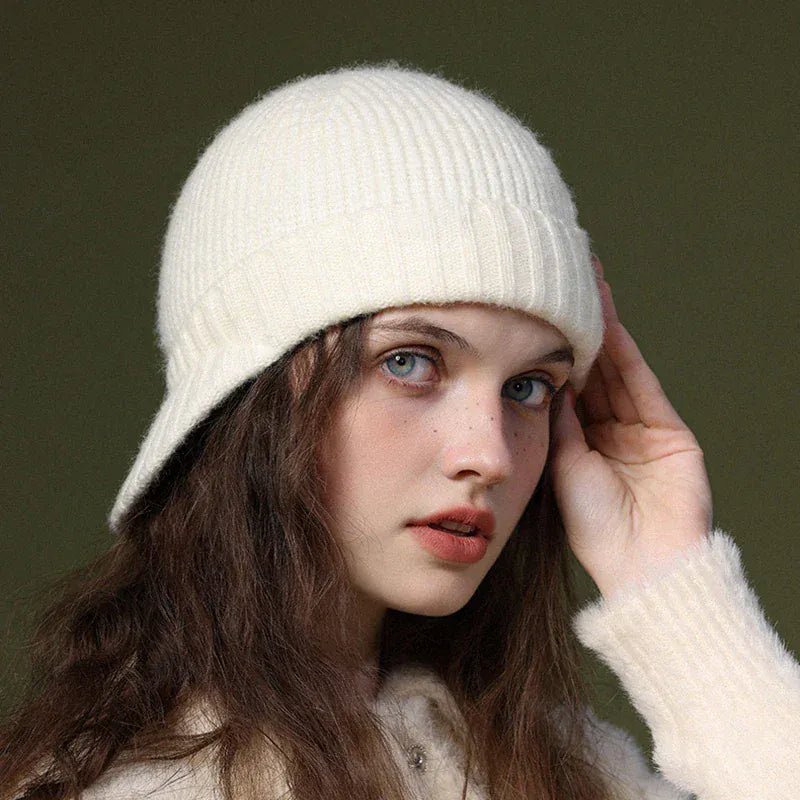 Bonnet Femme Hiver en Laine Doux avec Visière Image